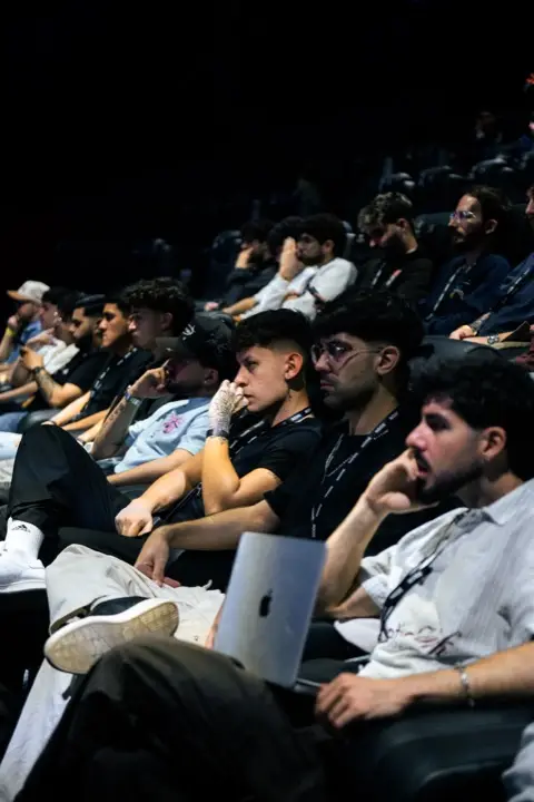 Entrada, público y networking, NODE 2026