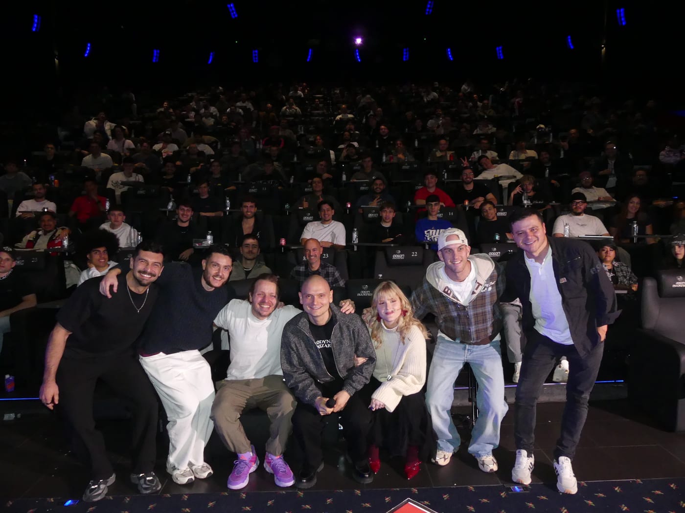 El equipo de NODE con los asistentes en la sala del evento